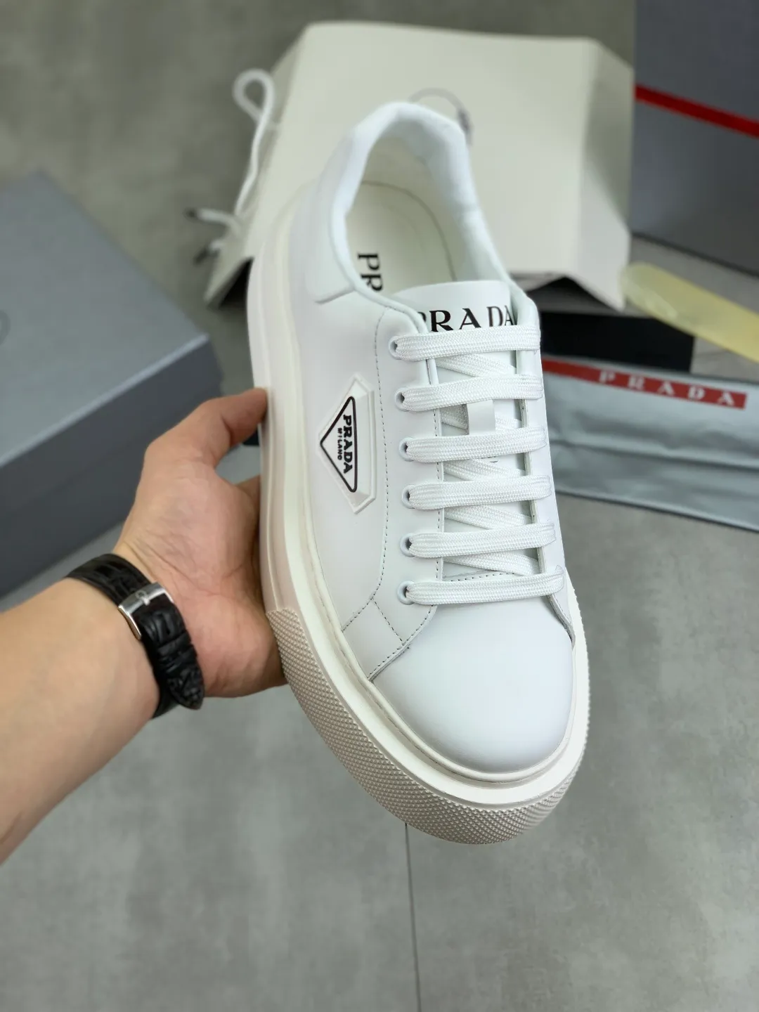 Men's shoes 💰P560💰[New style] popular models are on the official website, 🆘 Trendy brand (Prada) mainly promotes popular models, avant-garde and versatile fashion men's shoes private version mold opening, cowhide surface splicing 1:1.. Fashionable and simple, original imported cowhide lining cowhide feet; the atmosphere and personality are more fashionable, eye-catching and pursuing class. It will subvert the old idea and be a must-have for fashionistas with you! Must keep it for yourself! Tall and comfortable, large and low, high-end quality workmanship. Number of yards: 38-45 4️⃣optional.